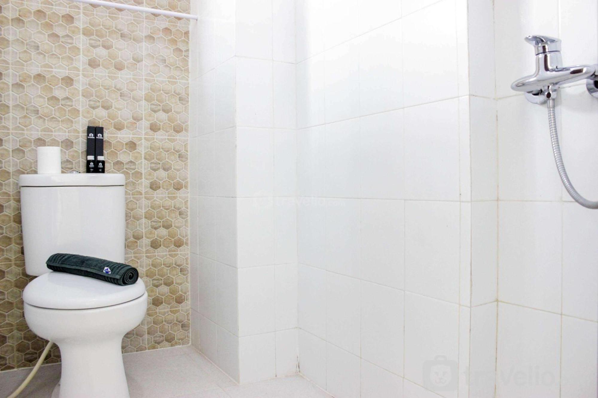 Spacious & Deluxe 2br Gateway Ahmad Yani Cicadas By Travelio * Bandung