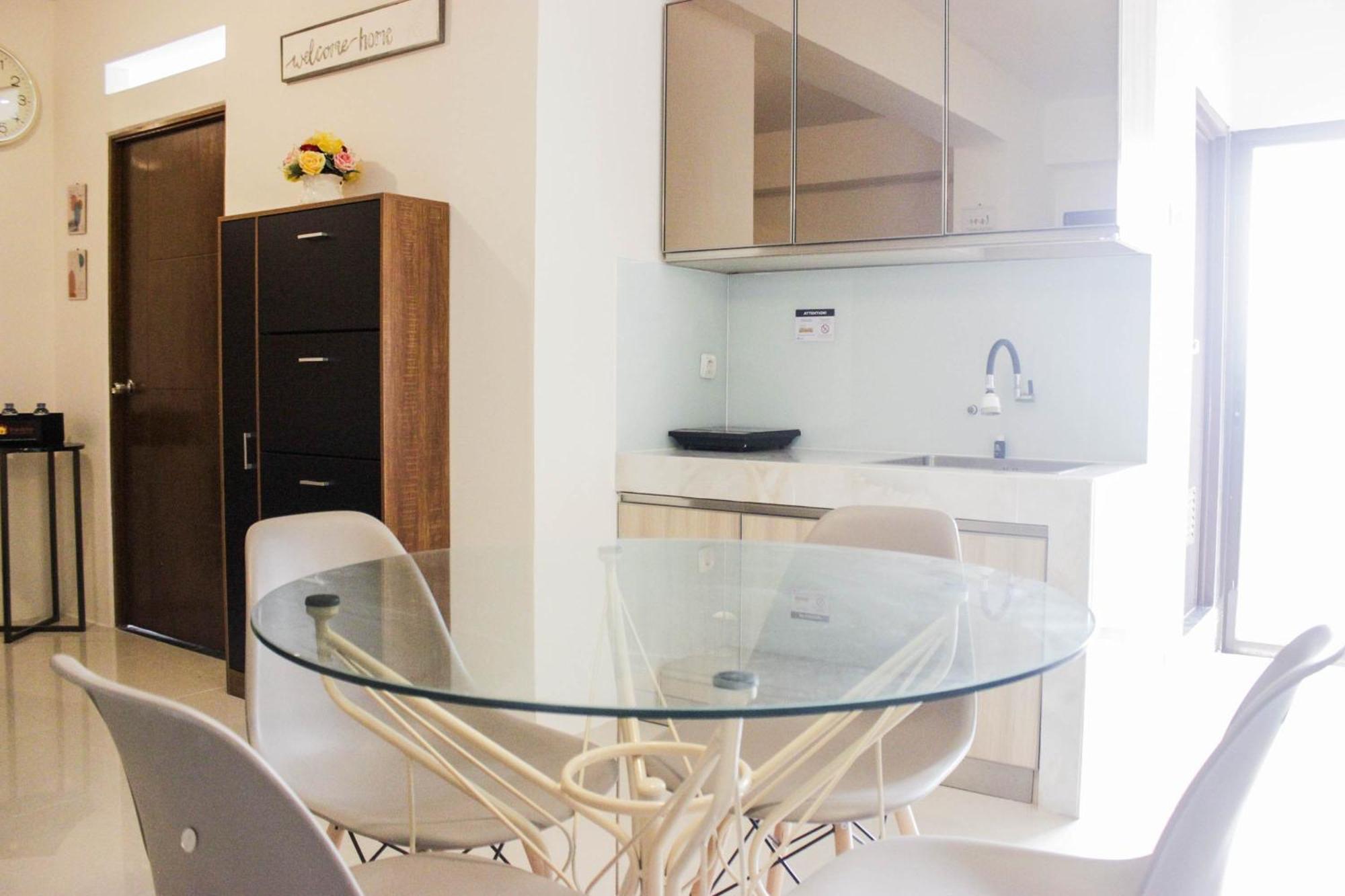 Spacious & Deluxe 2br Gateway Ahmad Yani Cicadas By Travelio * Bandung